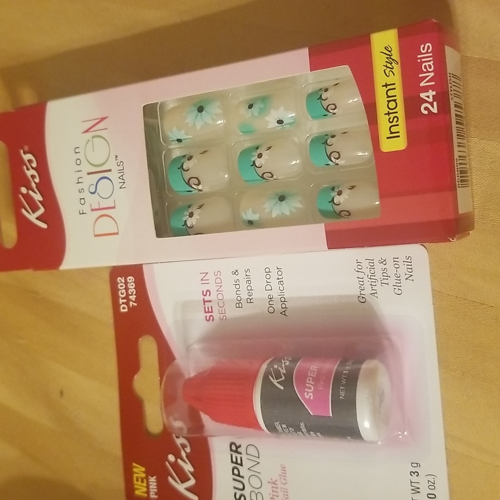 Artificial nails. Kiss Fashion Design Nails.